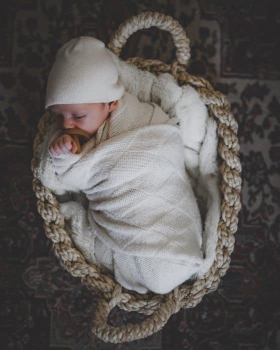 Swaddle Transition – 4 Easy steps to transition out of swaddling! Swaddle Transition – 4 Easy steps to transition out of swaddling!